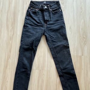 BDG girlfriend high rise jeans. Size 25. Good condition